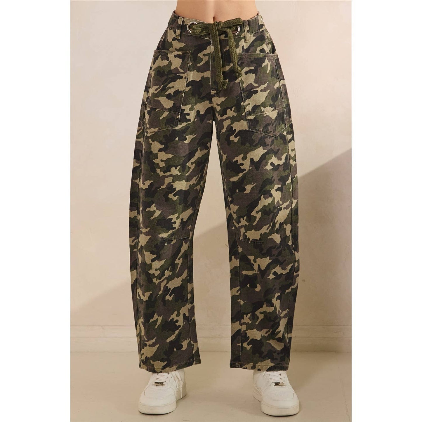 Printed Horseshoe Jeans with Belt Detail