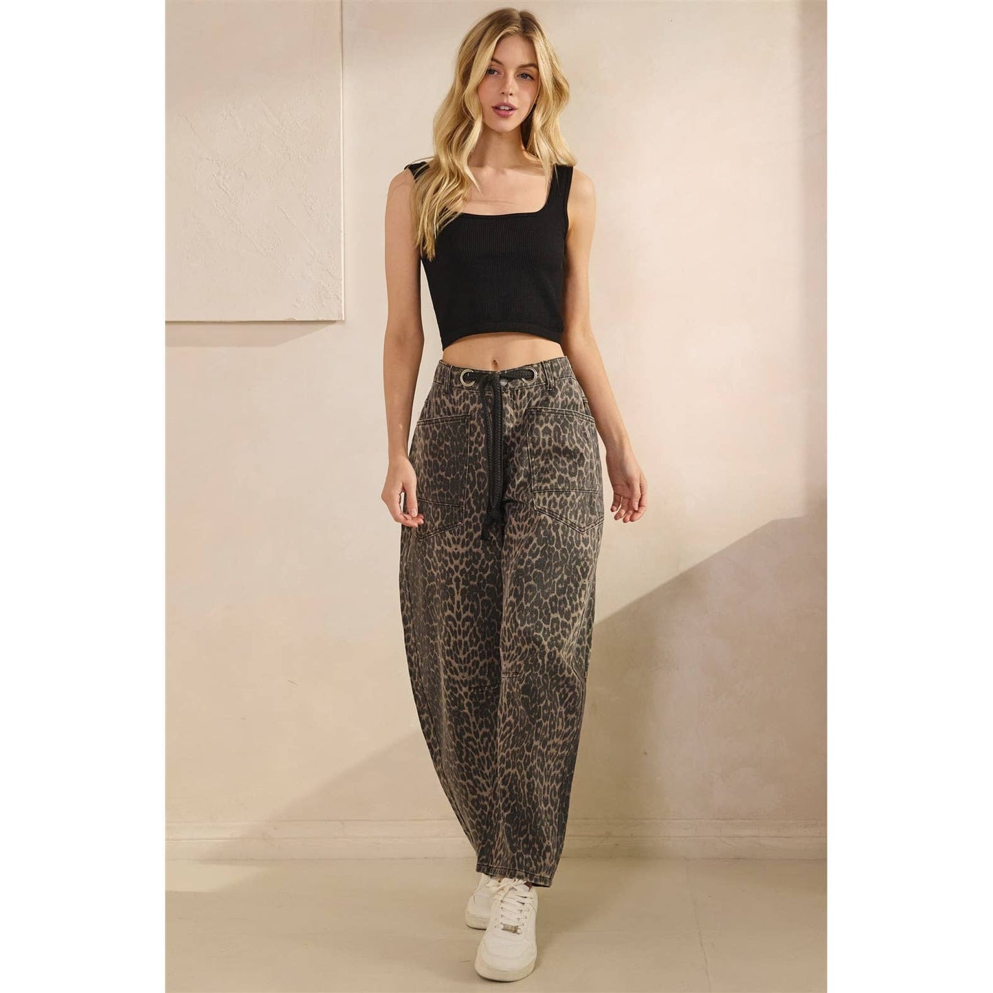 Printed Horseshoe Jeans with Belt Detail
