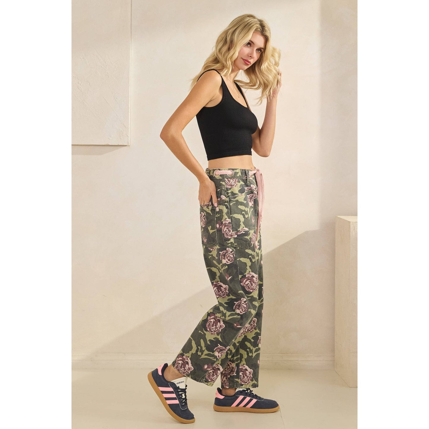 Printed Horseshoe Jeans with Belt Detail