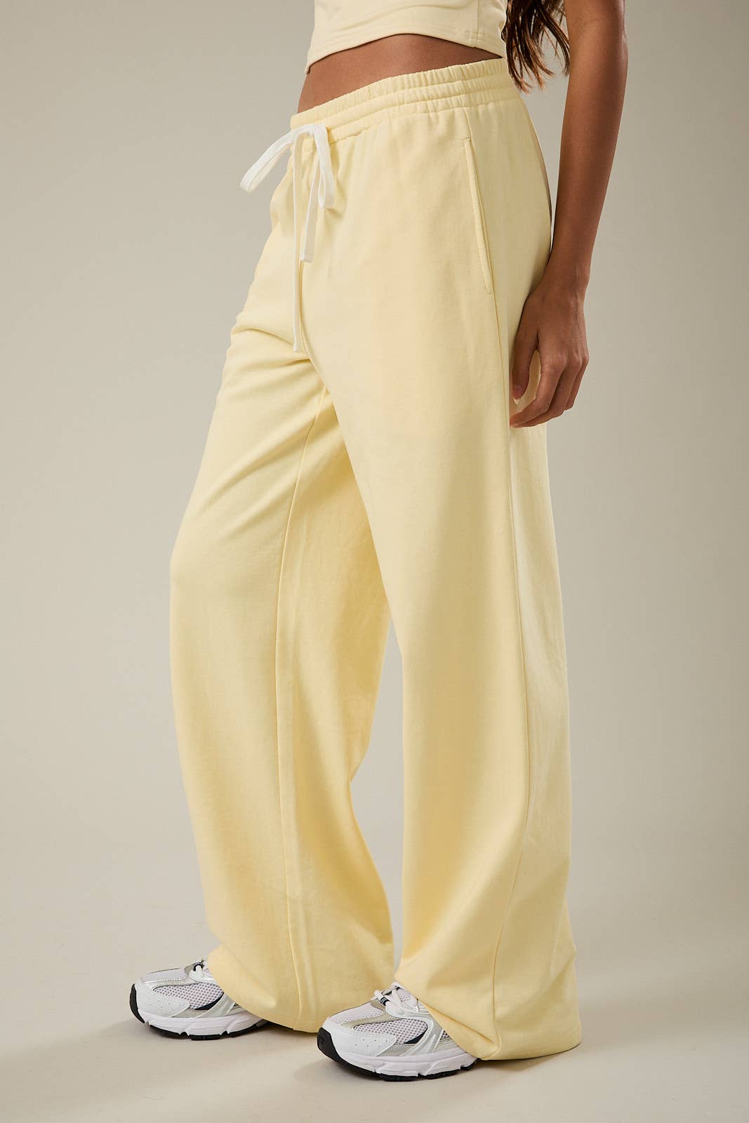 MID-RISE WIDE LEG SWEATPANTS