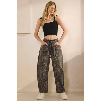 Printed Horseshoe Jeans with Belt Detail
