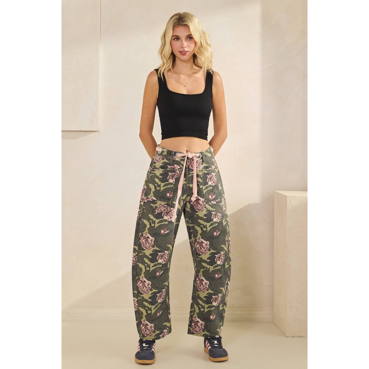 Printed Horseshoe Jeans with Belt Detail