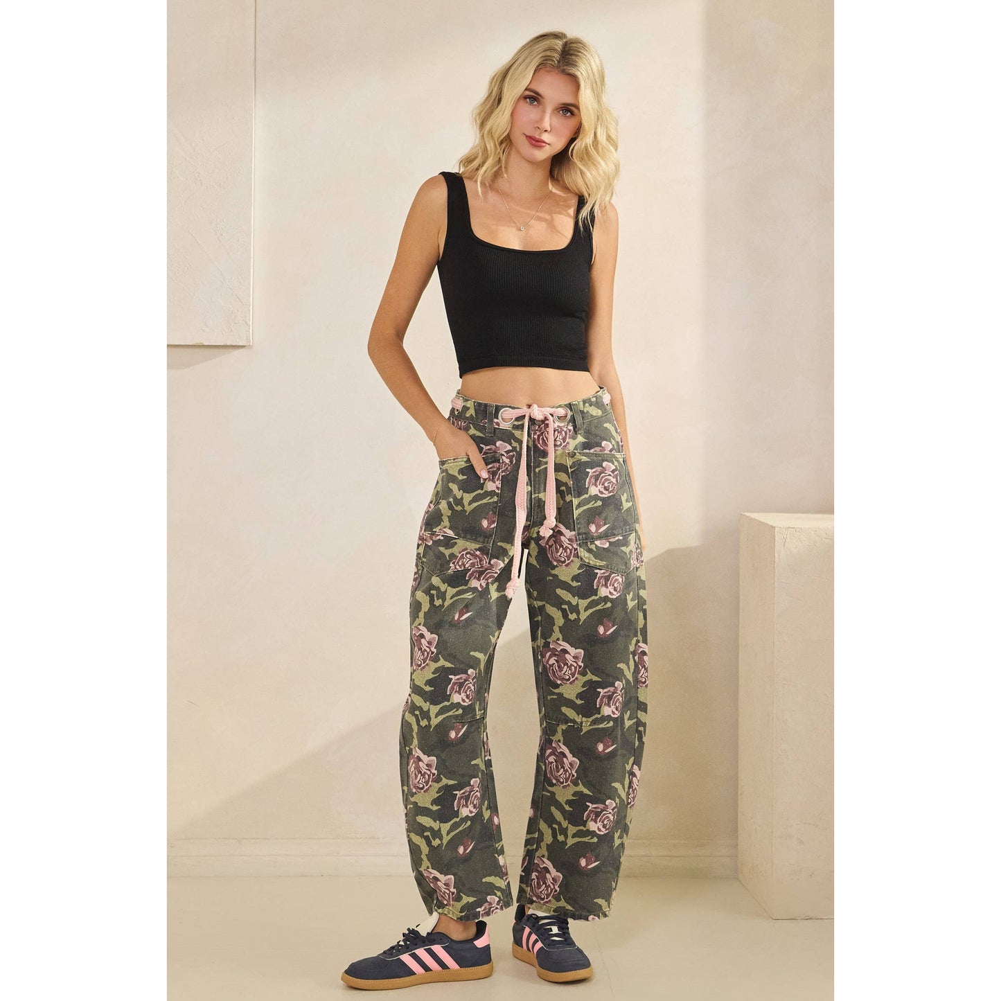 Printed Horseshoe Jeans with Belt Detail